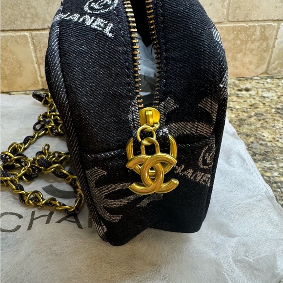 CHANEL Black Interior with Gold Zipper Accent - Picture 2 of 4